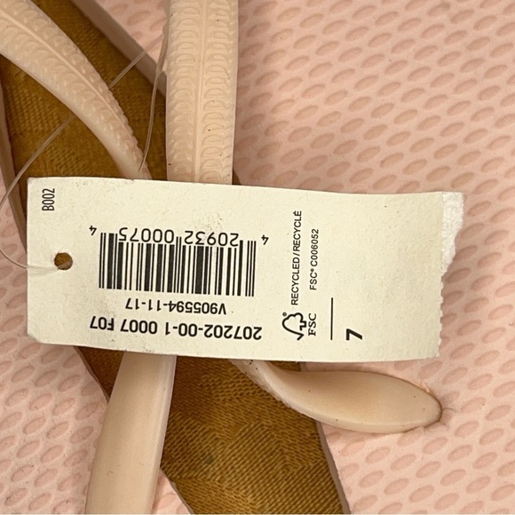 NEW OLD NAVY SIZE 7 PASTEL PINK FLIP FLOPS TRAVEL DORM LIGHTWEIGHT - Picture 2 of 6